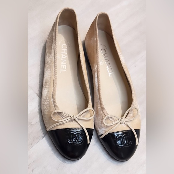 Chanel ballet flats in cream textured silk velvet, with black leather - Picture 3 of 5